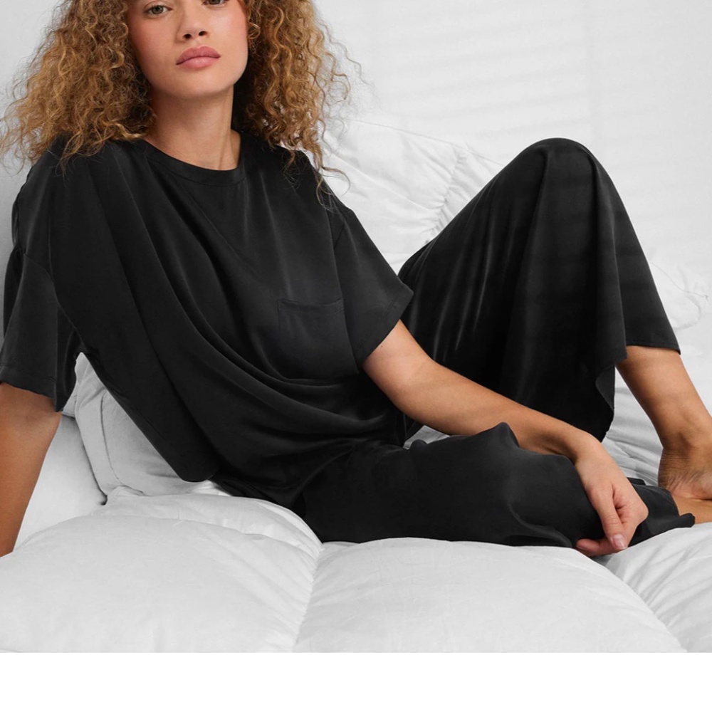 LUNYA NWOT Washable Silk Tee Pant Set in Immersed Black Size XS